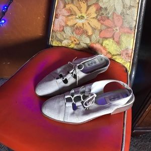 Vintage sling back flats with bow detail!